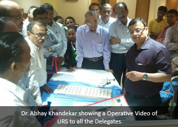 Dr. Abhay Khandekar showing a Operative Video of URS to all the Delegates