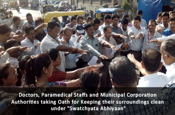 Doctors, Paramedical Staffs and Municipal Corporation Authorities taking Oath for Keeping their surroundings clean under 'Swatchyata Abhiyaan.'